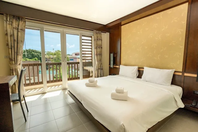 Superior, King Bed, Ratana Apart Hotel At Chalong 8/10