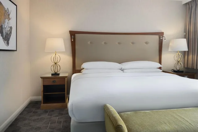 جناح بسرير كينج بإطلالة على الحديقة بغرفة نوم واحدة مع أريكة، Delta Hotels by Marriott Swindon 5/7