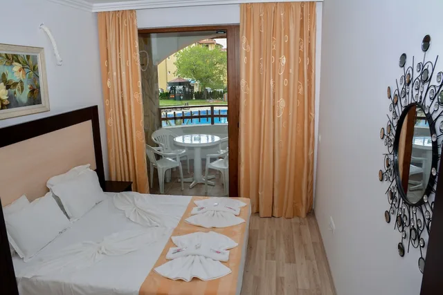 شقة بسرير مزدوج بإطلالة على المسبح بشرفة بغرفة نوم واحدة بمطبخ صغير، Olymp Apartcomplex 2/4