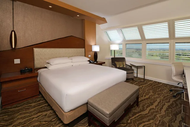 غرفة ديلوكس بسرير كينج، The Inverness Denver, a Hilton Golf & Spa Resort 3/10