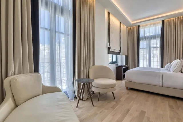 Junior Suite, Lateral Side Sea View, Grand Hotel Kalamata 2/4