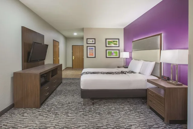 Room, Queen Bed, Accessible, La Quinta Inn & Suites by Wyndham NW Tucson Marana 5/10