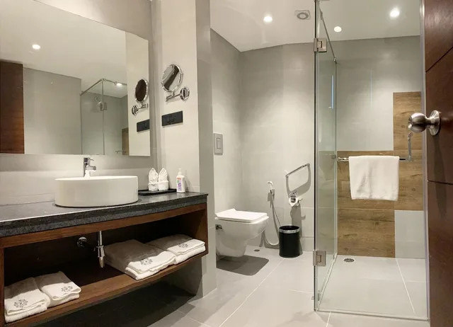 غرفة ديلوكس بسرير مزدوج بإطلالة على البحيرة، The Rosefinch Sarovar Portico 5/6
