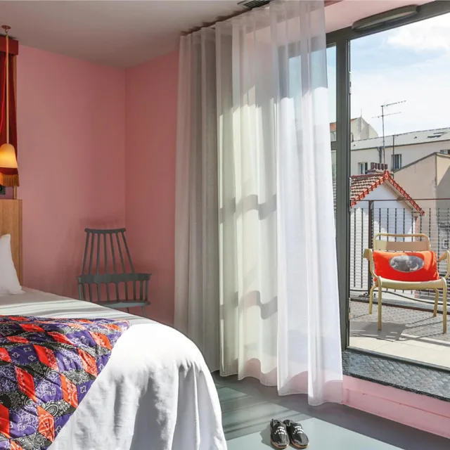غرفة سوبيريور بسرير كينج بشرفة، Mob Hotel Paris Les Puces 6/9