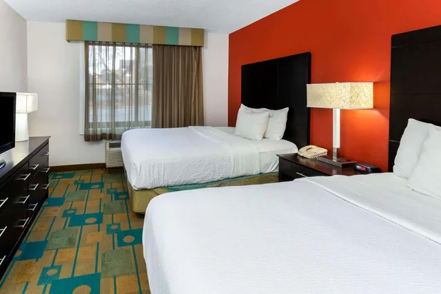 Executive, Suite, 2 Double Beds, La Quinta Inn Suites Milwaukee Glendale Bayshore 2/6