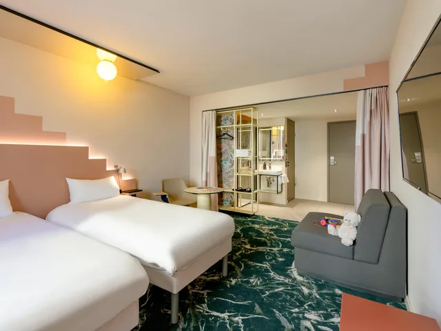 غرفة قياسية بسريرين منفصلين مع أريكة، Ibis Styles Zurich City Center 1/6