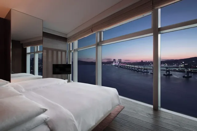 Family Suite, Ocean, 1 Queen and 1 Single Bed، Park Hyatt Busan 3/6
