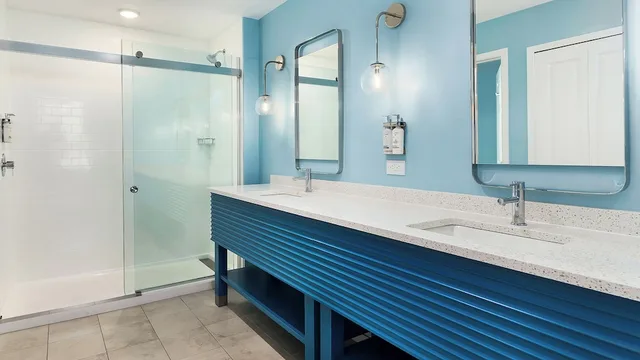 فيلا بسرير كينج وسريرين كوين بغرفتي نوم مع أريكة، Holiday Inn Club Vacations Myrtle Beach Oceanfront 6/6