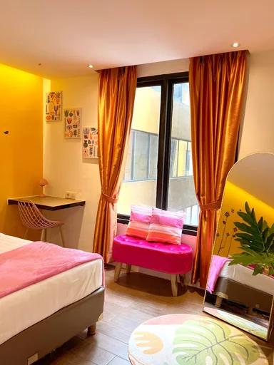Female Only, Ladies، Yellow Bee Hotel 1/4