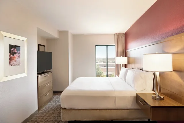 جناح بسرير كوين بغرفة نوم واحدة بمطبخ لذوي الإعاقة، Staybridge Suites San Antonio Downtown Conv Ctr, an IHG Hotel 3/5