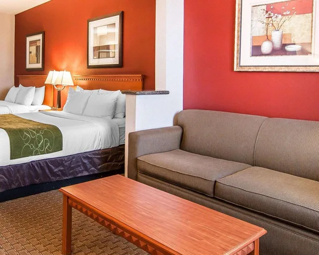 جناح ديلوكس بسريرين كوين مع أريكة، City Express by Marriott Redmond Airport 7/10