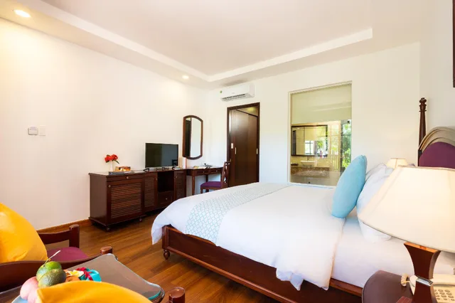 غرفة سوبيريور بسرير كينج بإطلالة على المسبح، Hoang Ngoc Beach Resort 2/2