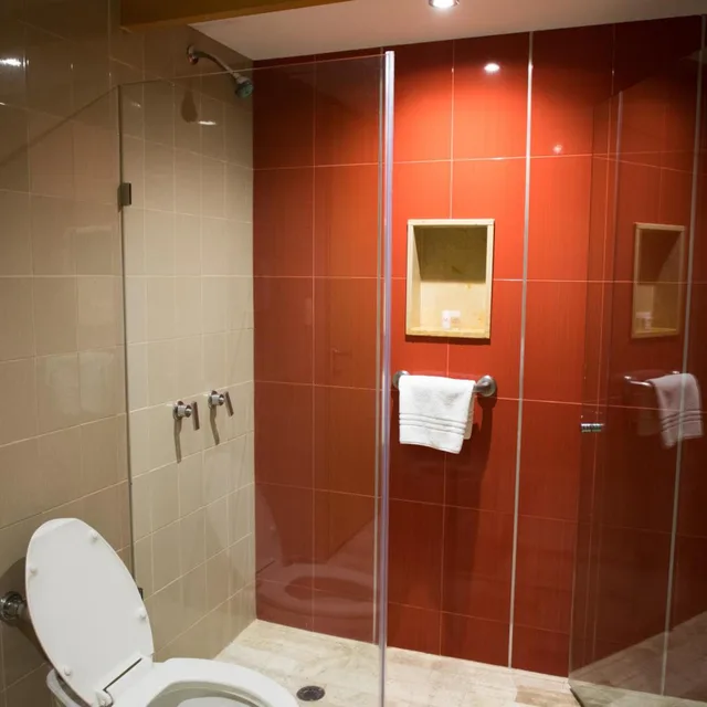 جناح جونيور، Sevilla Palace Hotel 7/9