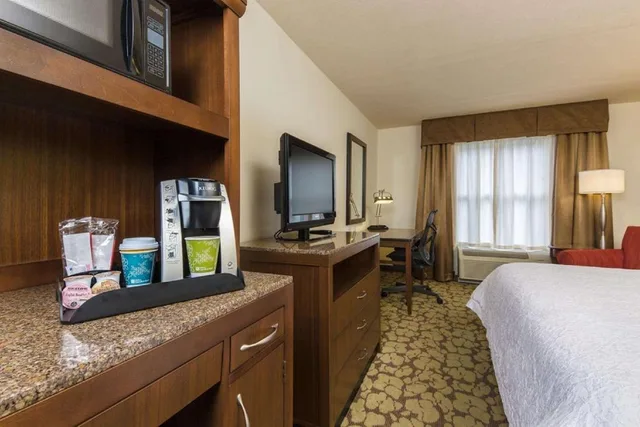 جناح بسرير كينج بغرفة نوم واحدة مع أريكة لذوي الإعاقة، Hilton Garden Inn Fort Worth North 8/8