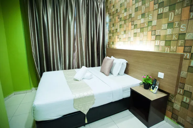 غرفة أساسية بسرير كوين وسريرين منفصلين، DJ CITI POINT HOTEL 2/2