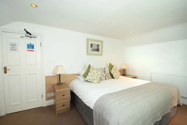 Room, Double or Twin Bed, The Plough Inn 1/3