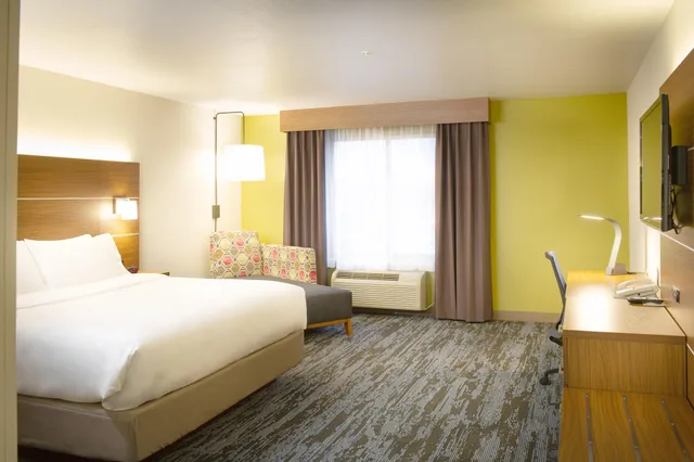 غرفة قياسية بسرير مزدوج، Holiday Inn Express Hotel & Suites Wausau 1/1