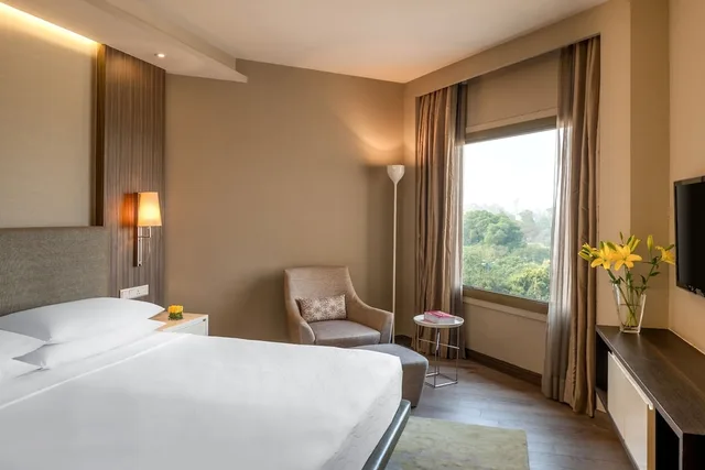 Regency, Suite, King Bed, Hyatt Regency Delhi 4/5
