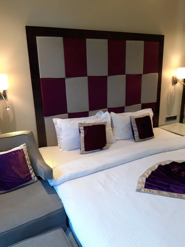 غرفة تنفيذية بسرير كينج، The Flora Grand 3/3