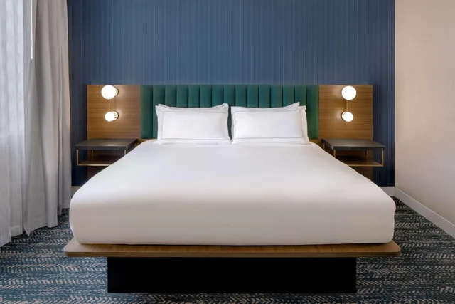 جناح بسرير كينج بغرفة نوم واحدة مع أريكة، DoubleTree Suites by Hilton Hotel Mt. Laurel 2/3