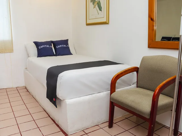 غرفة قياسية ثلاثية، Capital O Hotel Dos Mares, Cabo San Lucas 1/4
