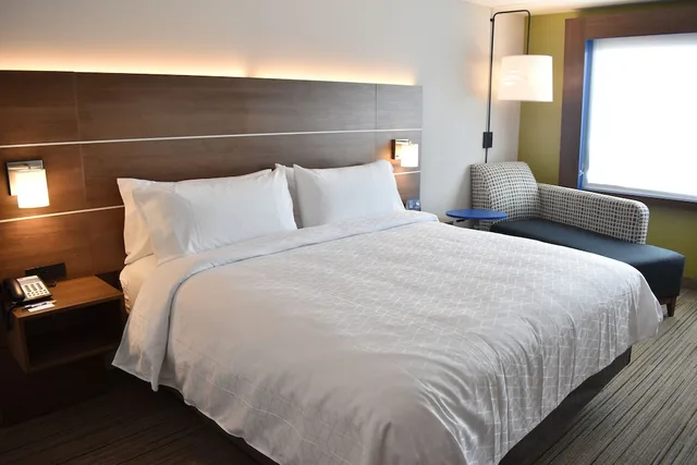 غرفة قياسية بسريرين منفصلين، Holiday Inn Express And Suites Boston South Randolph 1/2
