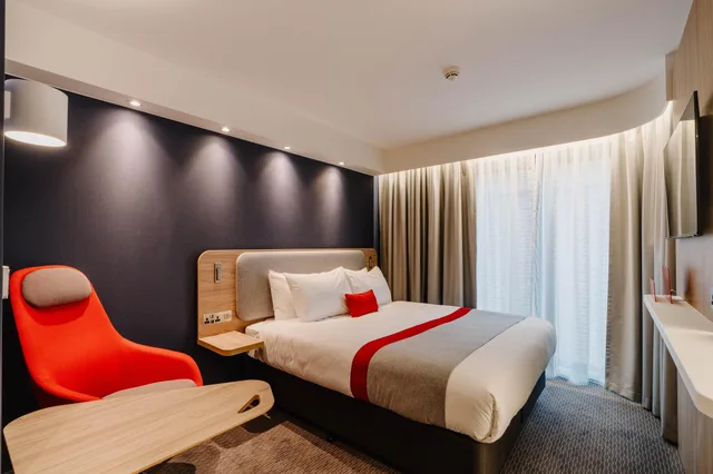 غرفة بسرير كوين، Holiday Inn Express Liverpool Central an IHG Hotel 3/10