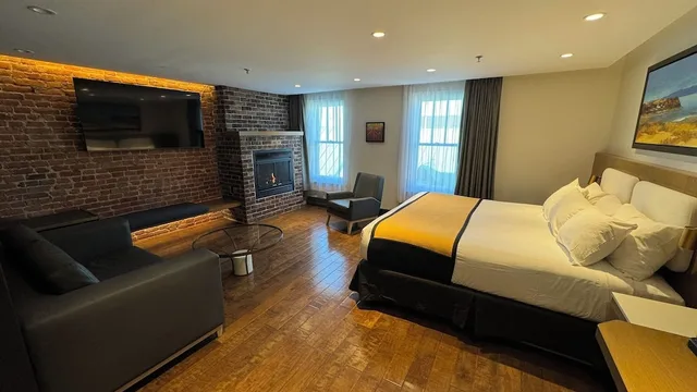 غرفة ديلوكس بسرير كينج، Hotel Du Vieux Quebec 1/6