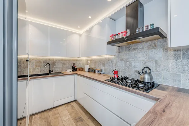 شقة بسريرين منفصلين وسرير كوين مع أريكة، Bells & Whistles, Comfortable Condo 9/9