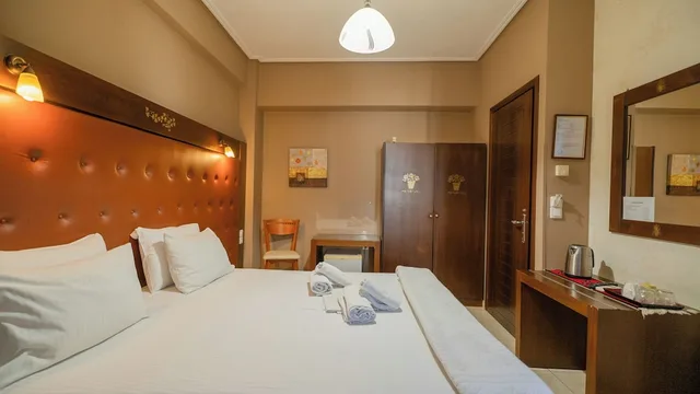 غرفة بسرير مزدوج بإطلالة على الجبل، Toti Boutique Rooms 1/10