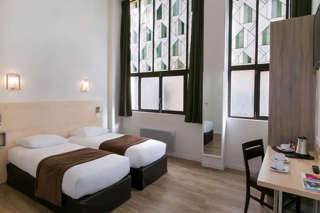 غرفة قياسية ثلاثية بسرير مزدوج وسرير فردي لذوي الإعاقة، Hotel Foch Nancy Gare (ex The Originals) 1/3