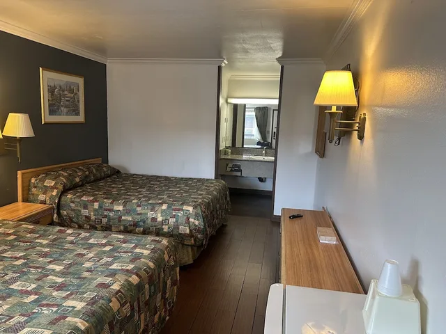 Basic, 2 Queen Beds, Palm Inn Riverside 1/6