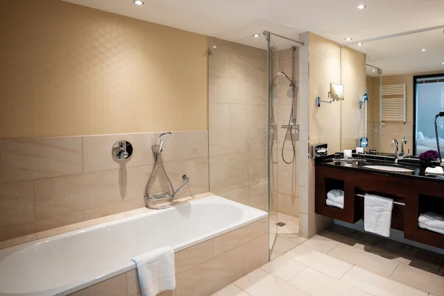 جناح جونيور بسرير كوين، Hotel Vier Jahreszeiten Starnberg 4/4