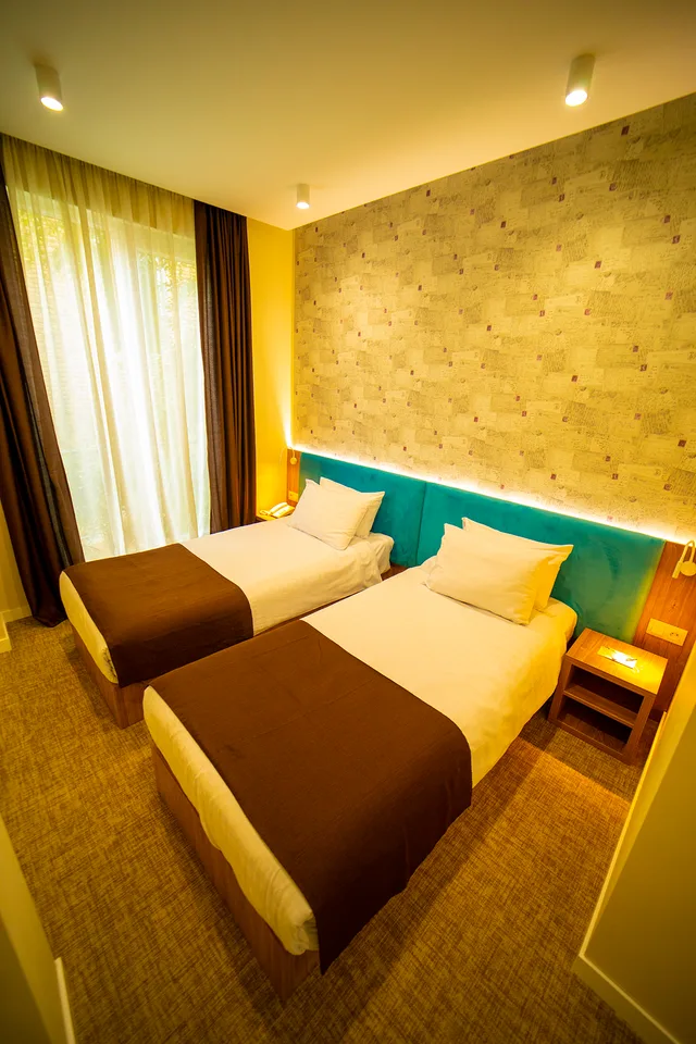 Room, Double or Twin Bed, Balcony, City Inn Tbilisi 4/8