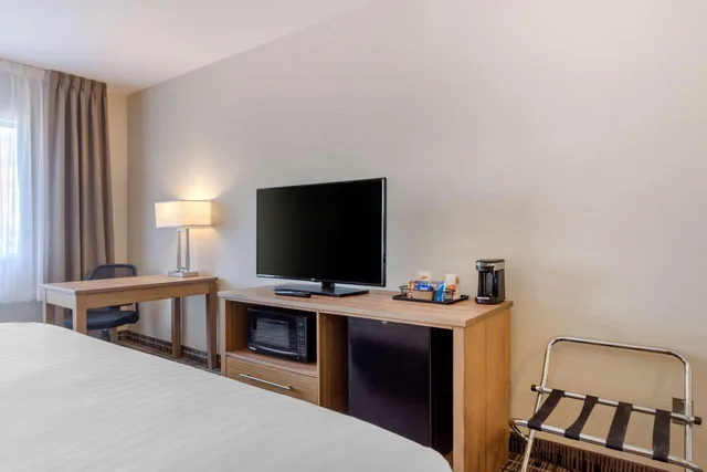 Upgrade, King Bed, Accessible، Quality Hotel Clarenville 3/3