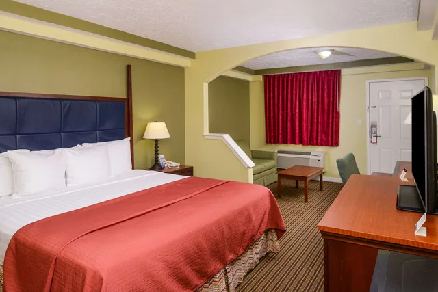 Suite, King Bed, Americas Best Value Inn & Suites Waller Prairie View 1/5