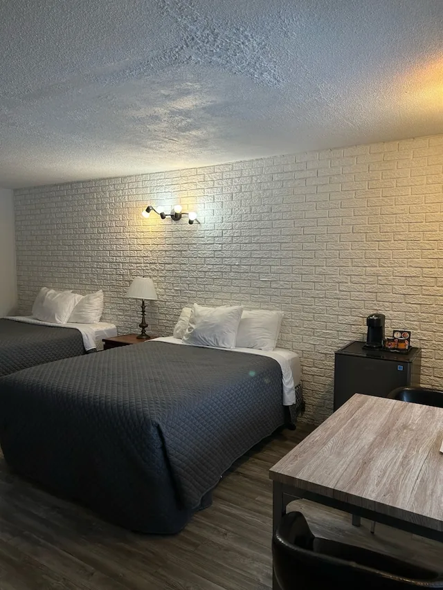 غرفة قياسية بسريرين كوين، Complexe Dix80 4/6