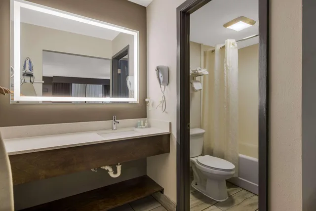 غرفة بسريرين مزدوجين، Quality Inn Asheville Airport 4/4