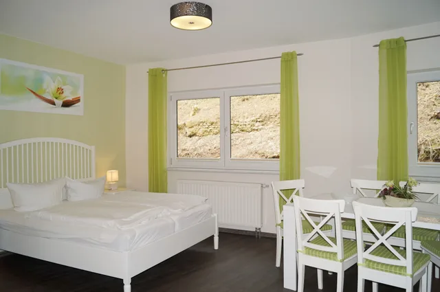 Family, 1 Double and 1 Single Bed, REGIOHOTEL Schanzenhaus Wernigerode 2/4