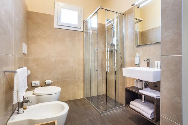 Family, 2 Queen Beds, 2 Bathrooms، Hotel Helvetia 8/10