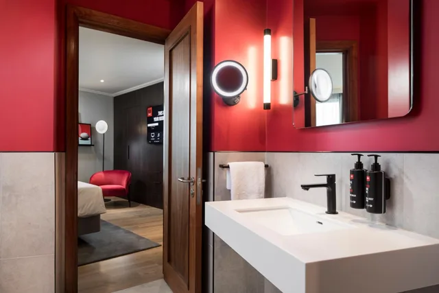 Rose, Suite، Radisson RED London Twickenham 6/8