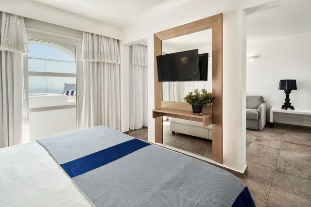جناح بسريرين منفصلين بإطلالة على البحر مع أريكة بجاكوزي، Aressana Spa Hotel and Suites 3/8