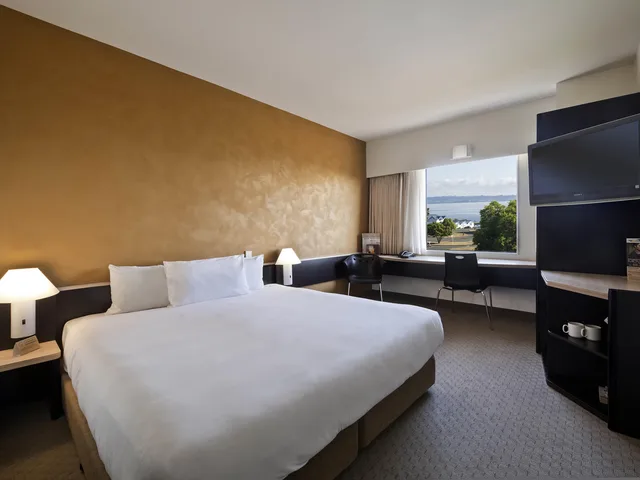 Room, Double Bed, City View, IBIS ROTORUA 2/5