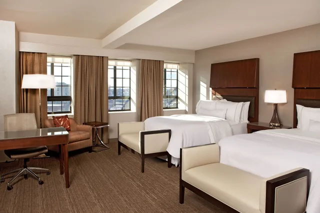 غرفة بسريرين مزدوجين بإطلالة على المدينة، The Westin Portland Harborview 2/3