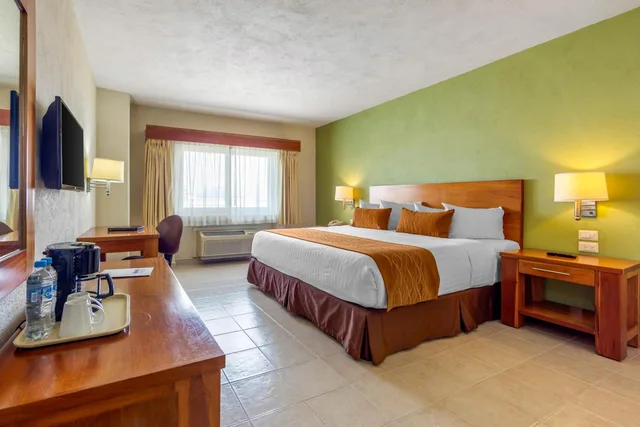 غرفة رباعية كبيرة لذوي الإعاقة، Comfort Inn Puerto Vallarta Golfside & Marina 8/10