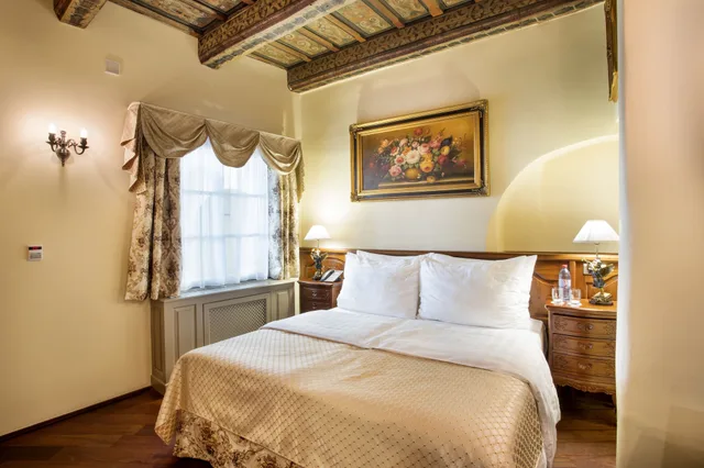 Suite, 2 King Beds, Iron Gate Hotel And Suites 1/10