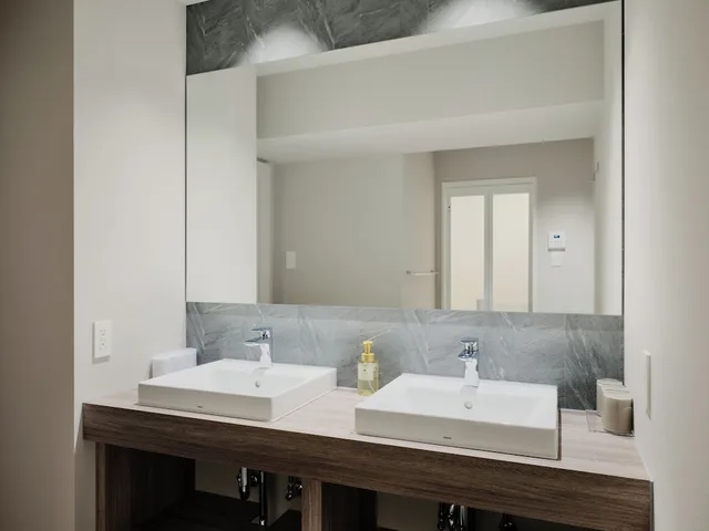 جناح ياباني بسريرين مزدوجين وفرشتي فوتون بشرفة بغرفة نوم واحدة مع أريكة، MONday Apart Premium Asakusa 8/10