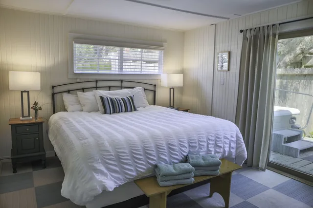 كوخ بسرير كينج، The Inn at Schoolhouse Creek 2/6