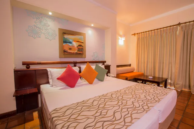 Deluxe, Twin Beds, The Palms Hotel 6/9
