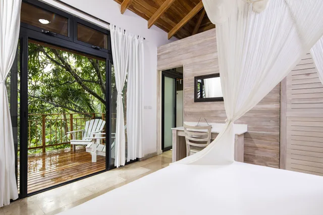 بنغل بسرير كينج بإطلالة على الحديقة، Bodhi Tree Yoga Resort 1/4